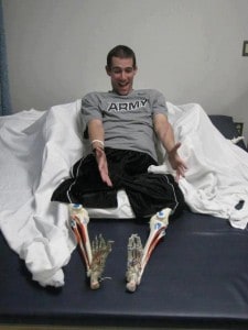 Lt. Nick Vogt mit seinen Beinprothesen